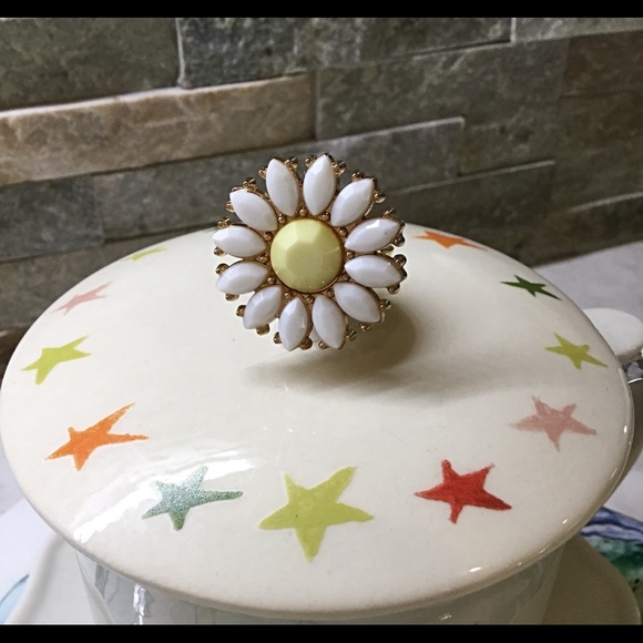 Daisy Ring🌼Flower Ring - Picture 3 of 8